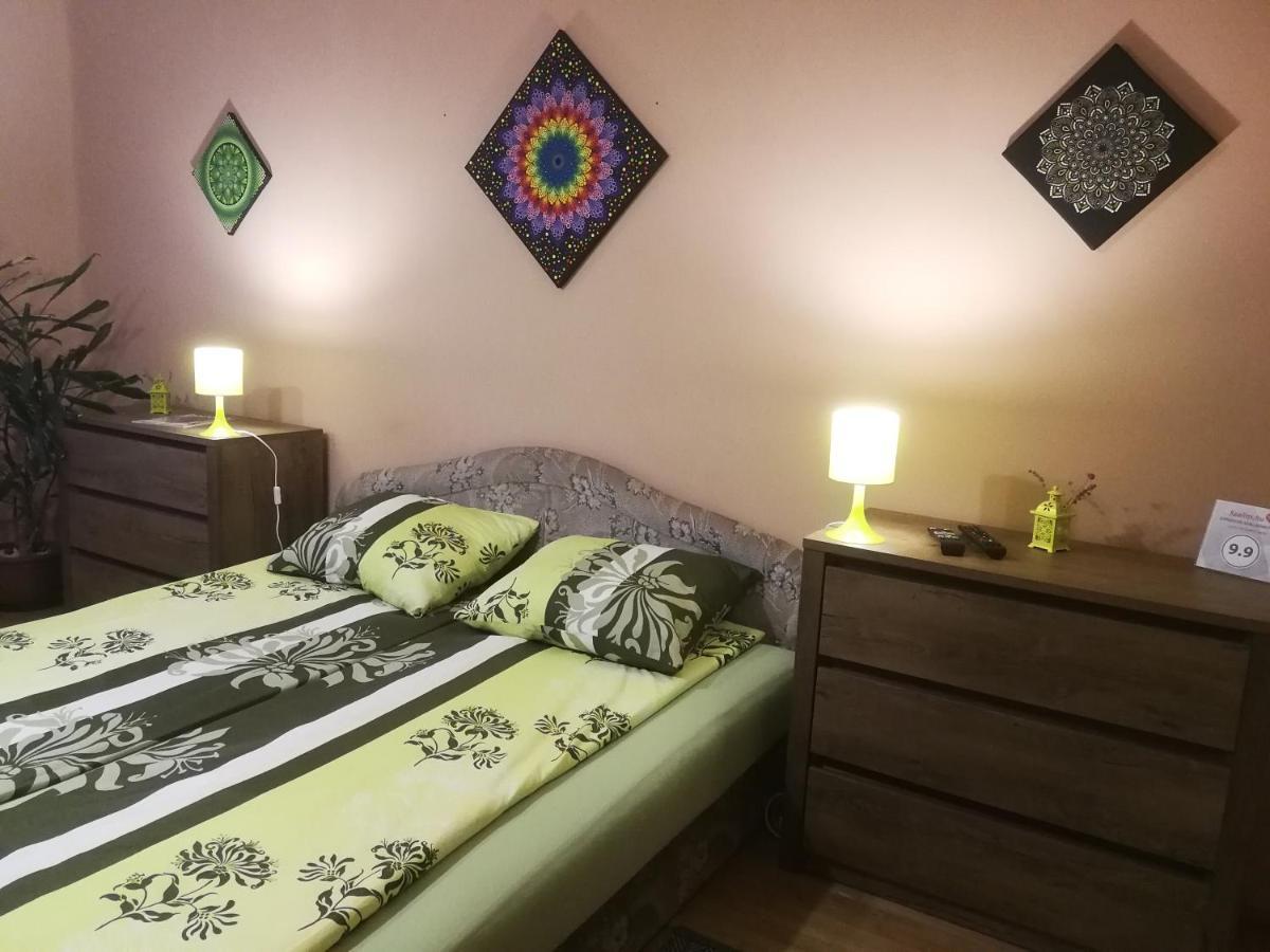Agnes Vendeghaz Apartment Gyula Bagian luar foto