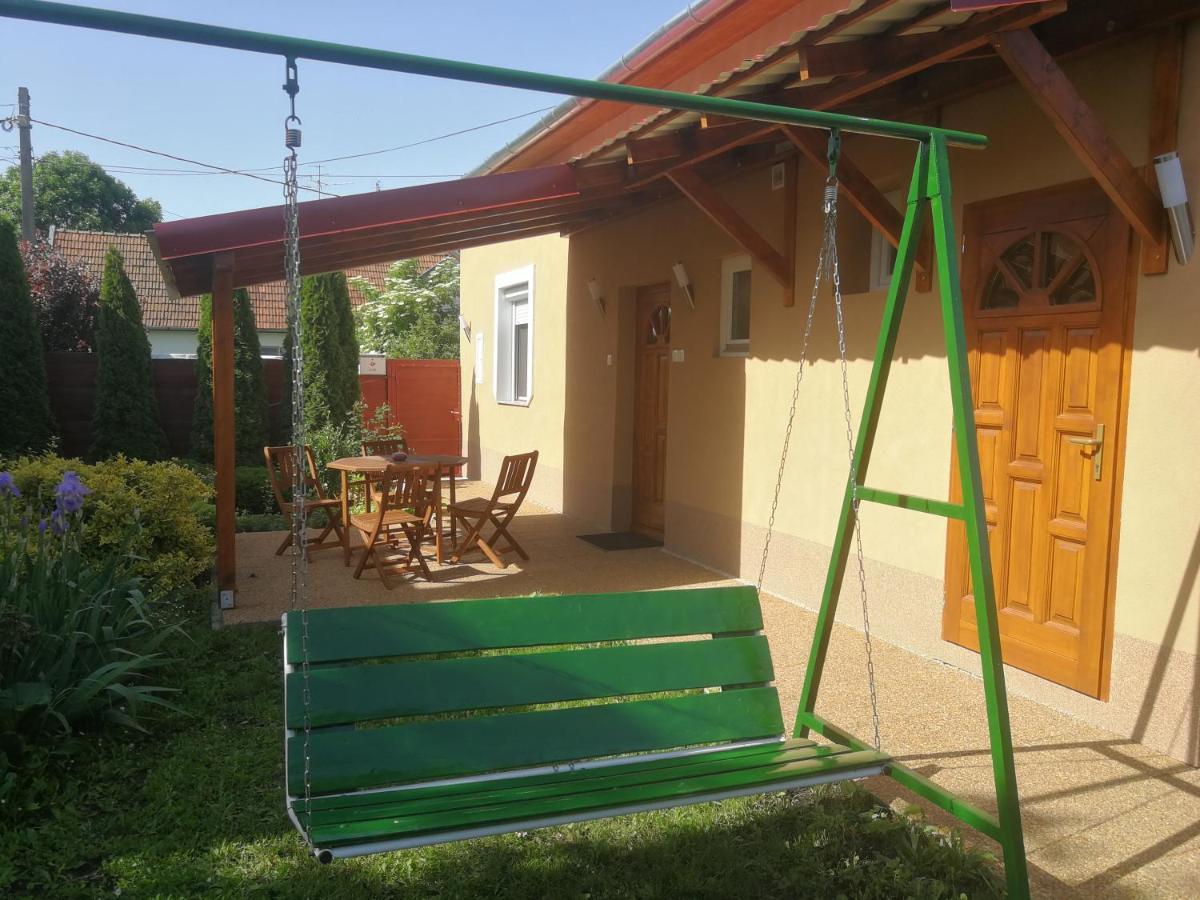 Agnes Vendeghaz Apartment Gyula Bagian luar foto