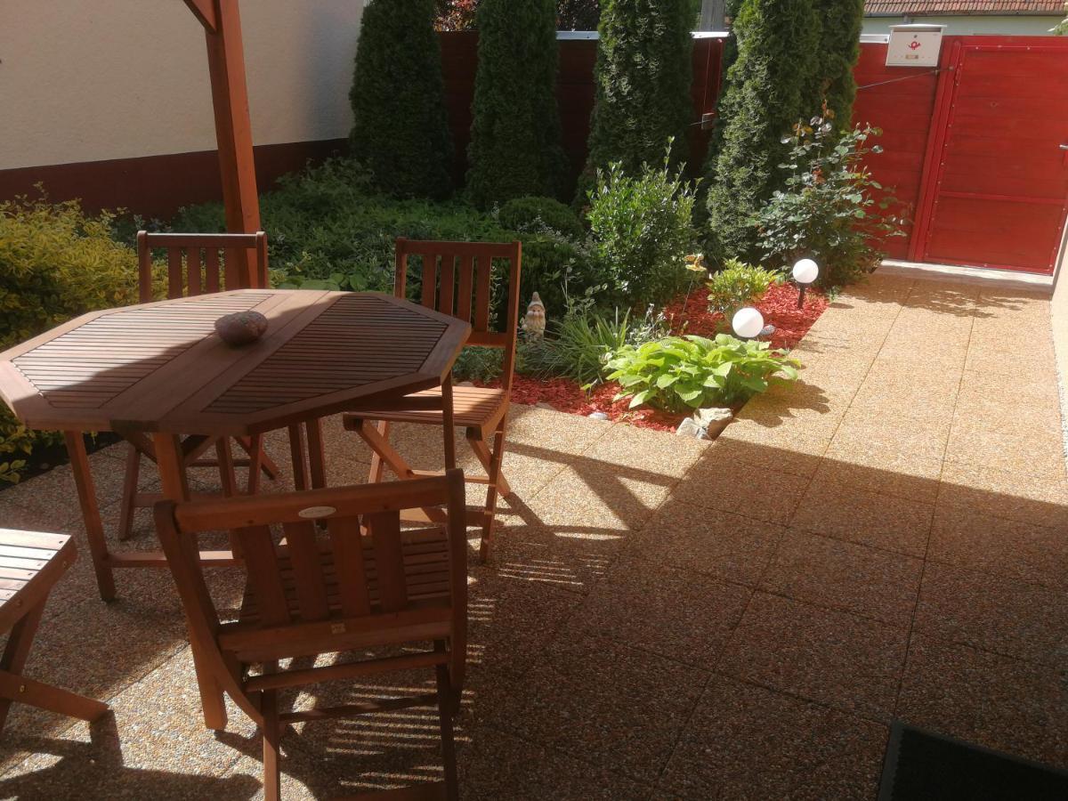 Agnes Vendeghaz Apartment Gyula Bagian luar foto