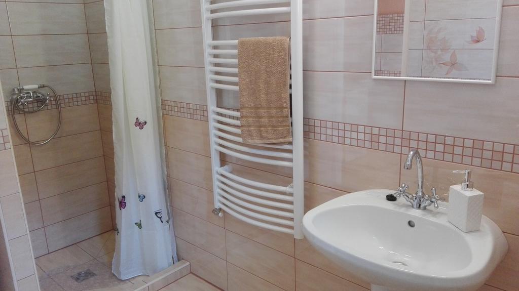 Agnes Vendeghaz Apartment Gyula Bagian luar foto