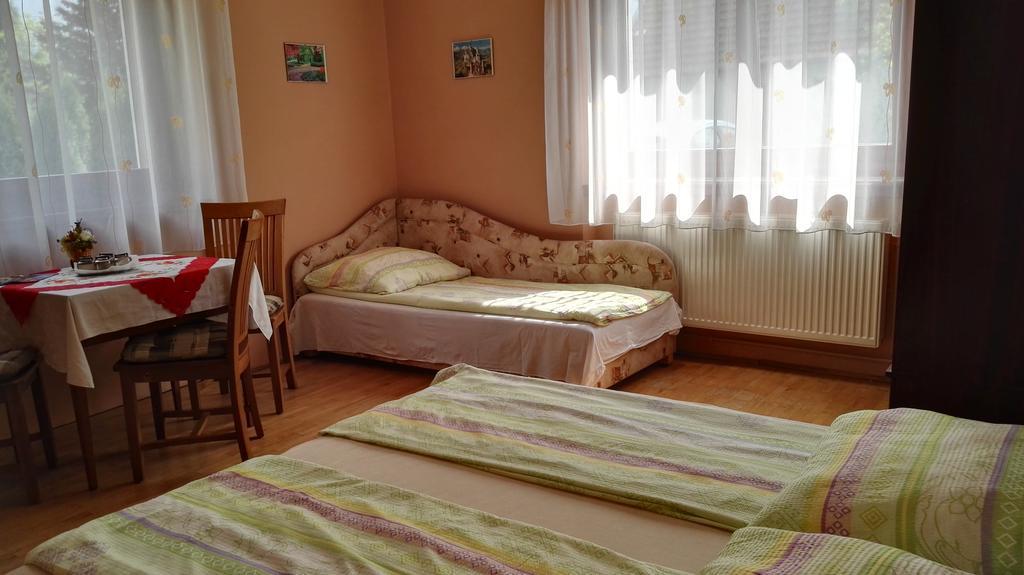 Agnes Vendeghaz Apartment Gyula Bagian luar foto